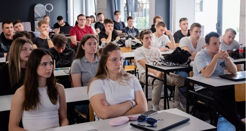 Студирај сега за нула денари, а плати откако ќе се вработиш