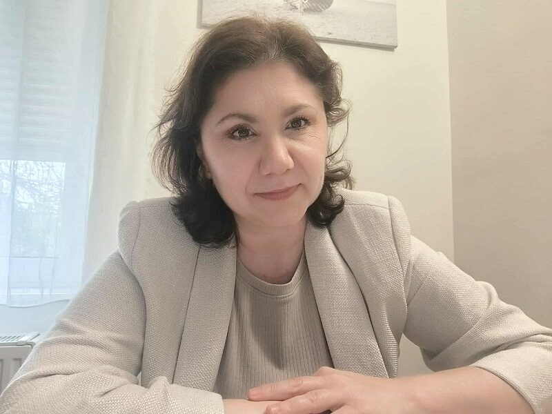 Се оддалечува од мене без да се сврти, не пробува нова храна, покажува агресија... Дали е потребна посета на дефектолог или психолог?