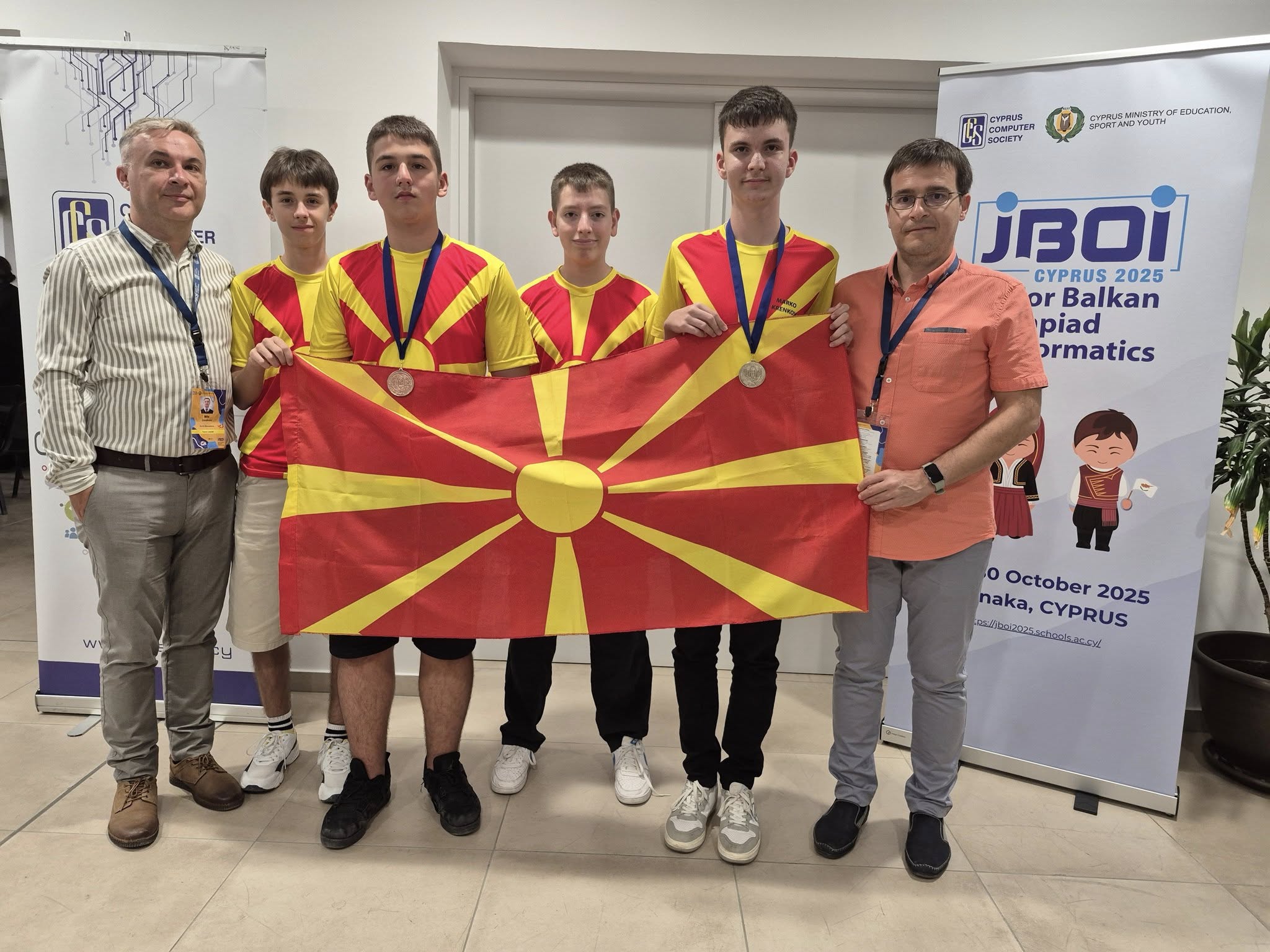 Сребрен и бронзен медал за македонските ученици на Јуниорската балканска олимпијада по информатика