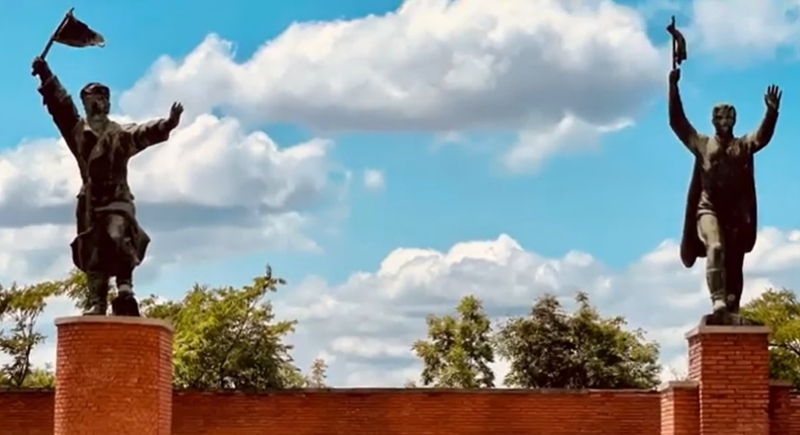 Потсетување на диктатурата: Необичен парк во предградието на Будимпешта што туристите го обожаваат