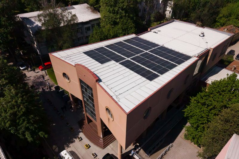 Медицинскиот факултет доби сопствен извор на чиста енергија: ОКТА донира фотоволтаична централа