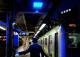 Зошто на железничките станици во Јапонија има сини светилки?