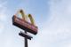 „Мекдоналдс“ мора да им плати 26 милиони долари на „недоволно платените работници“