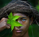 Поради генска мутација, жителите на еден индонезиски остров се раѓаат со светлосини очи