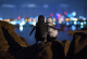 Победници на натпреварот „Океанска фотографија“ се два пингвини што се гушкаат