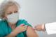 Започна вакцинацијата против Ковид-19, здравствените работници велат дека се чувствуваат добро