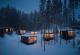 Луксузни монтажни кабини им овозможуваат на гостите поглед кон прекрасната снежна словачка шума