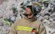 Пожарникар спаси маче во Турција, па сега тоа не се дели од него